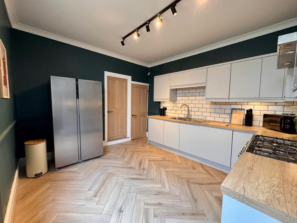 Spacious Stylish Cardiff House Near City Centre House in Cardiff