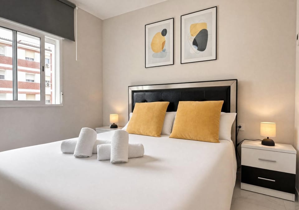 Bed, Photo of the whole room, Bedroom, towels