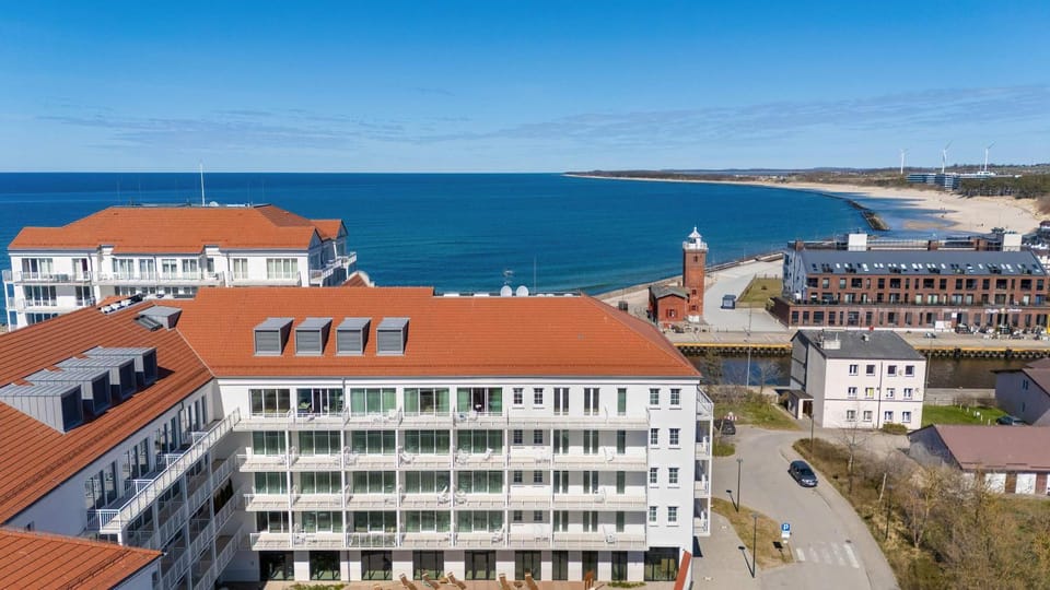 Property building, Nearby landmark, Bird's eye view, Beach, Location