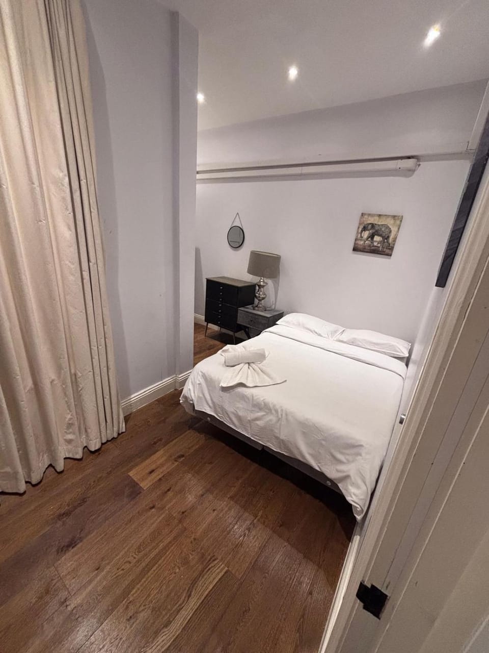 Flat 4 Sleep 8 on Vauxhall Bridge Road Apartment in City of Westminster