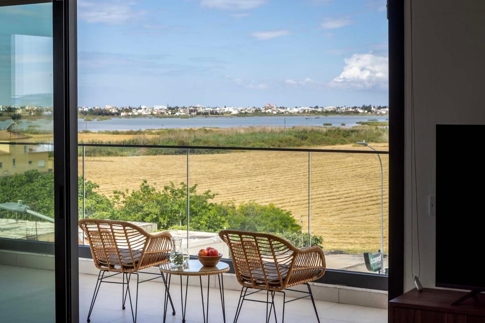 Patio, Day, Natural landscape, View (from property/room), Balcony/Terrace, Seating area, Lake view