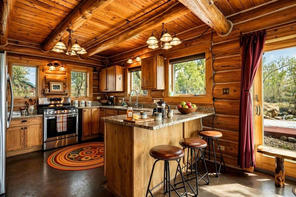 Classic Log Cabin Hideaway with Loft, Balcony & Fireplace in Buffalo, Wyoming Cabin in Buffalo