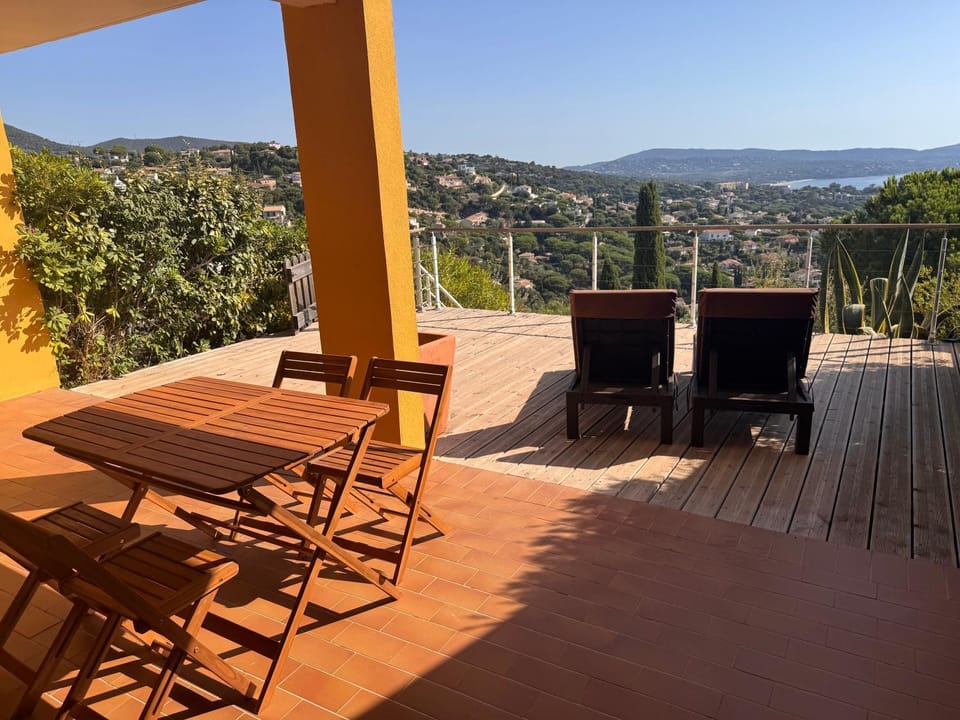 View (from property/room), Balcony/Terrace, Dining area, Mountain view, sunbed