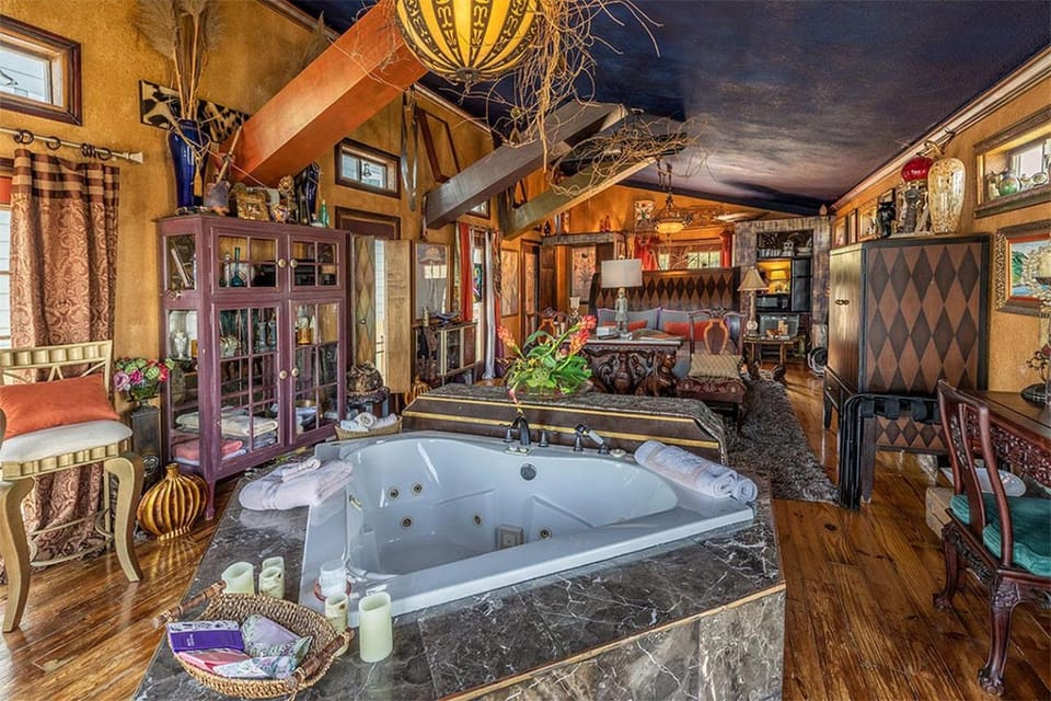 Romantic Open-Concept Couples Suite with Private Jacuzzi & Balcony Views in Bacliff, Texas House in Bacliff