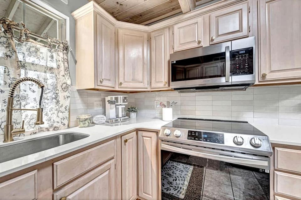 Inviting Hideaway Perfect for a Relaxing Escape in Siloam Springs, Arkansas House in Siloam Springs