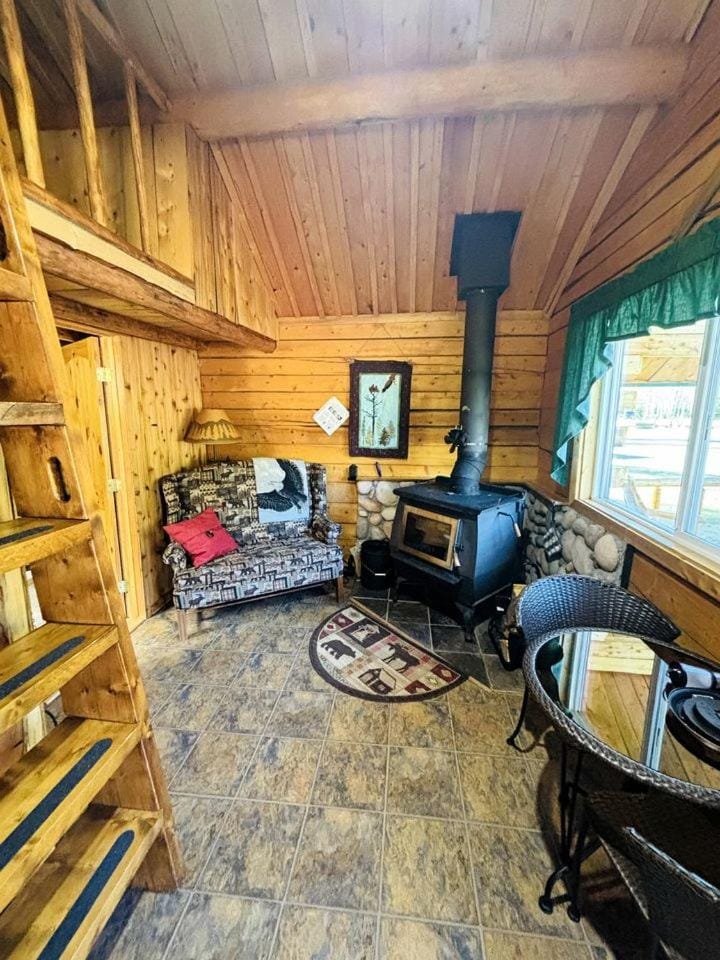 Cozy Rustic Creekside Cabin with Sauna near Log Cabin Creek, Tol, Alaska Cabin in Alaska