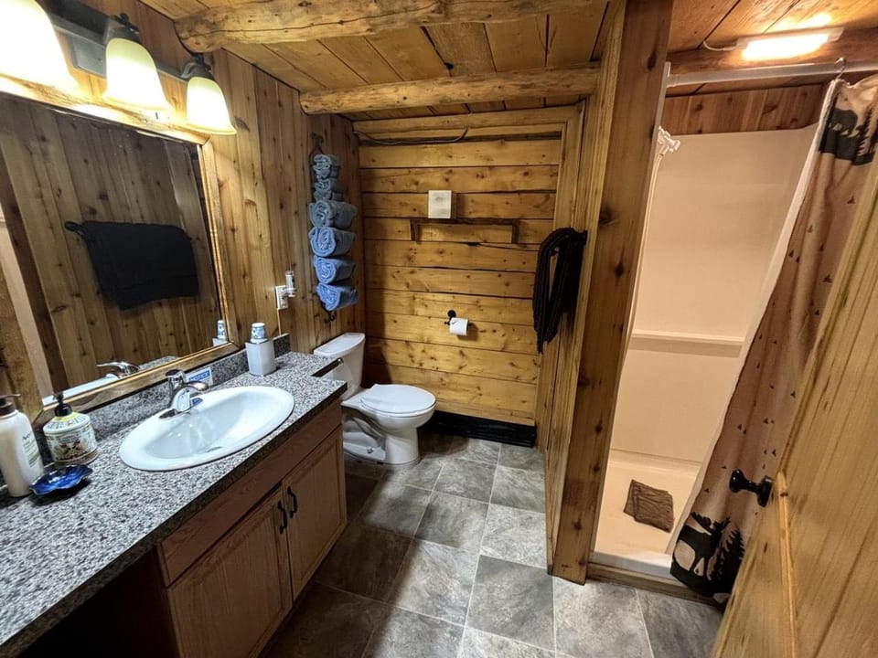 Cozy Rustic Creekside Cabin with Sauna near Log Cabin Creek, Tol, Alaska Cabin in Alaska