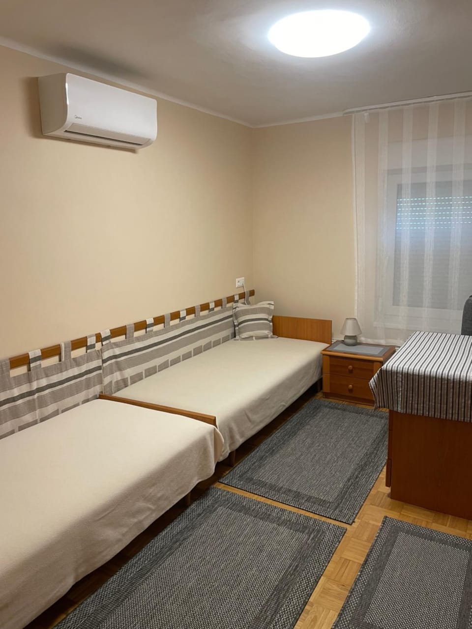 Bed, Photo of the whole room, Bedroom, air conditioner