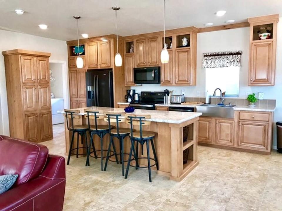 Pet-Friendly Modern Vacation Home with Vermilion Cliffs Views, Boat Parking & Fenced Yard near Horseshoe Bend & Lake Powell, Page Arizona House in Page
