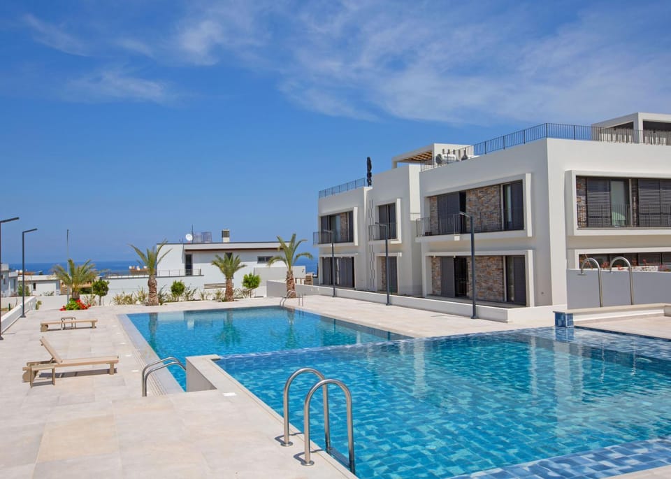 Property building, Day, Balcony/Terrace, Pool view, Swimming pool, Swimming pool, sunbed