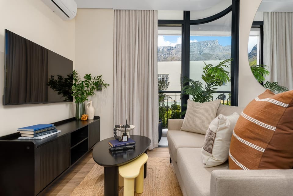 Designer Apartment in Vredehoek with Mountain Views Apartment in Cape Town
