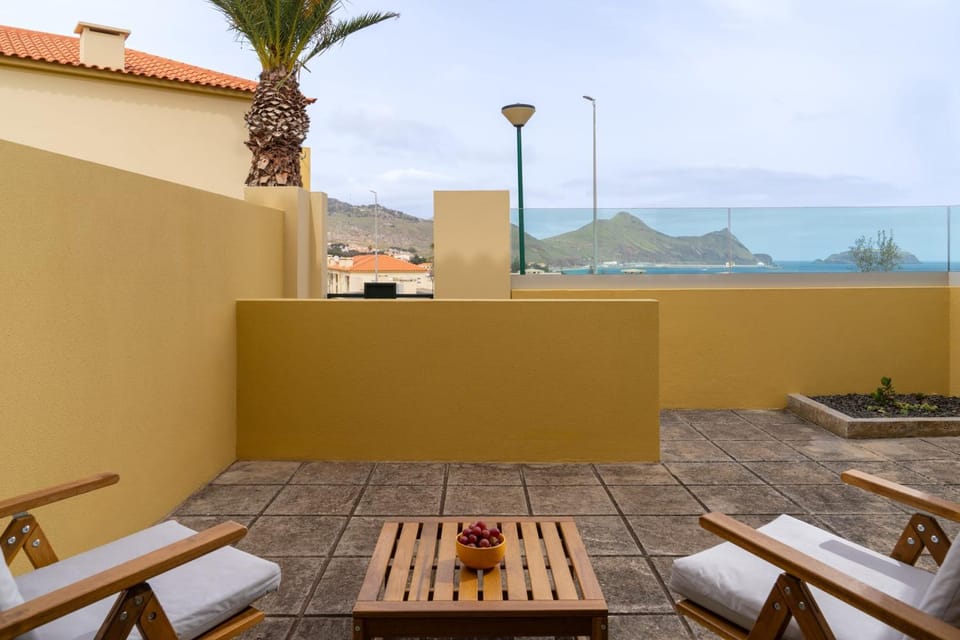 View (from property/room), Balcony/Terrace, Seating area