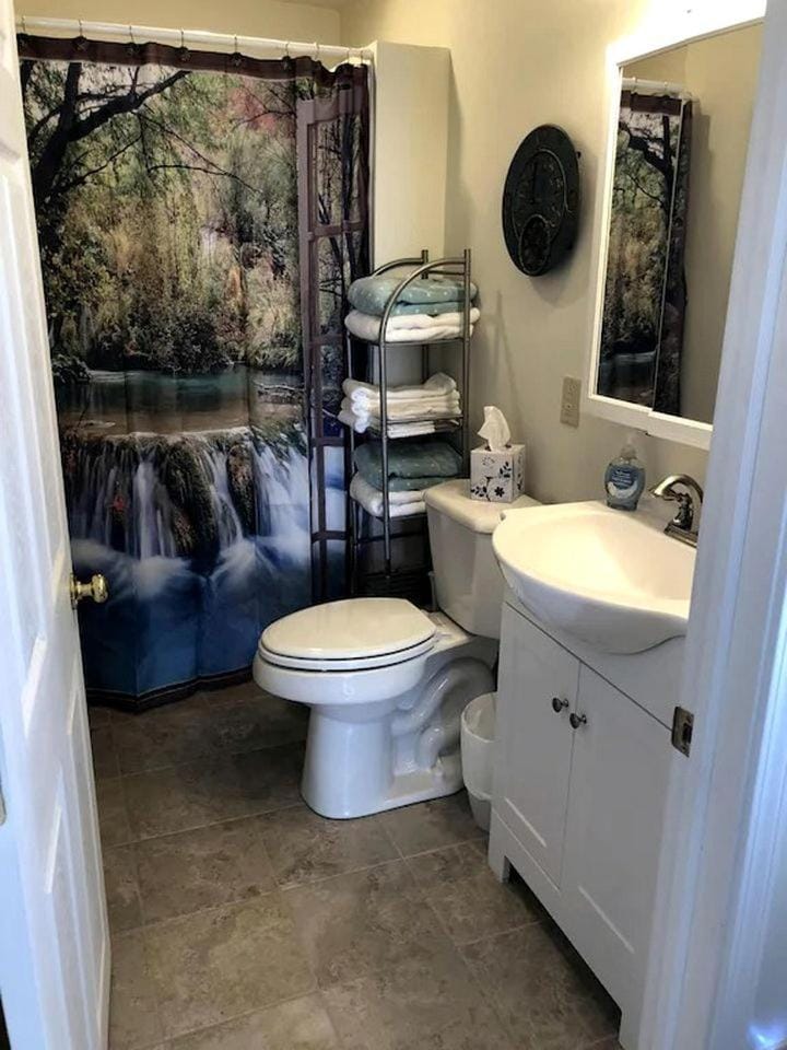 Beautiful Cottage with Private Hot Tub Overlooking Lake near Rochester, New York House in Seneca Lake