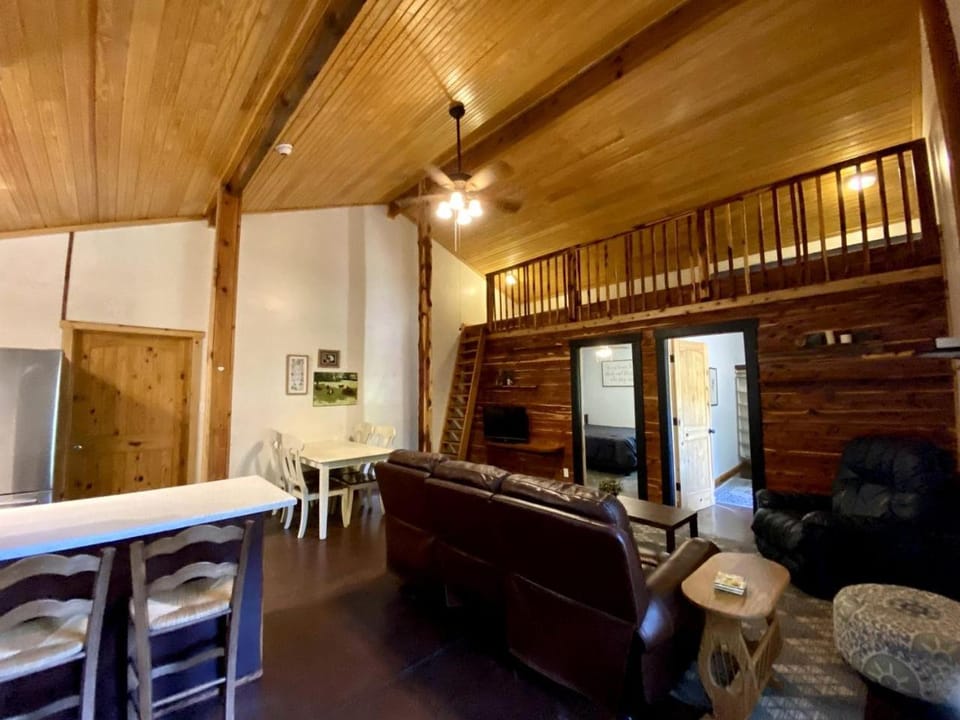 Sweet Spacious Loft Perfect for Outdoor and Nature Lovers in Arkansas House in Arkansas