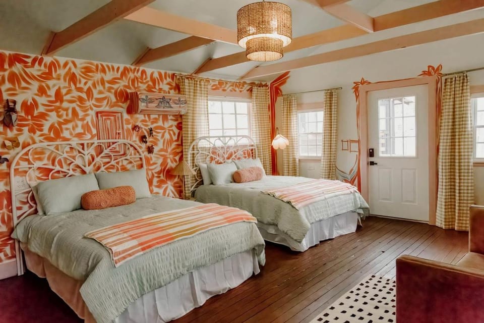 Chic Retreat: Glamping Fun Awaits You and Your Besties in Tracy City, TN House in Tennessee