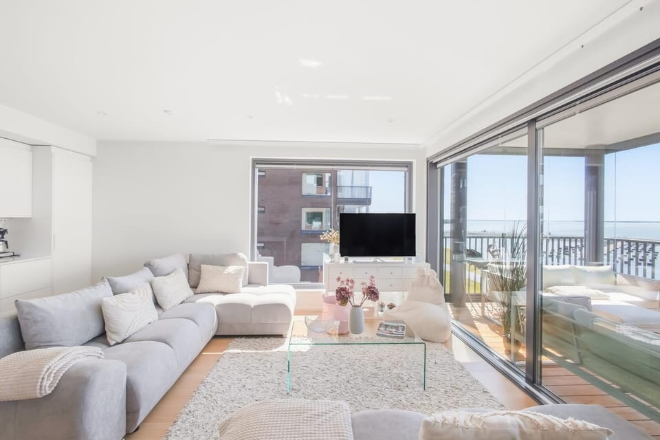 Communal lounge/ TV room, TV and multimedia, View (from property/room), Living room, Evening entertainment