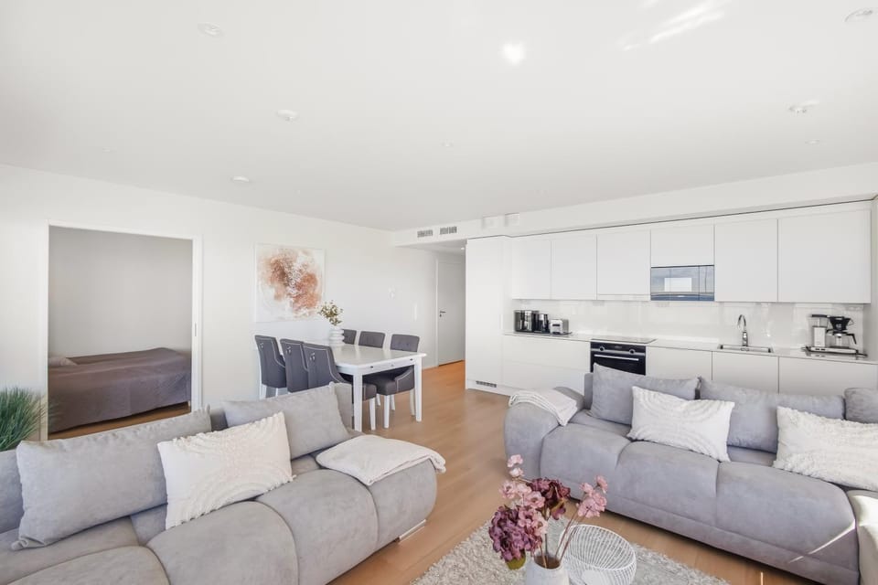 Coffee/tea facilities, Kitchen or kitchenette, Living room, Seating area, Dining area