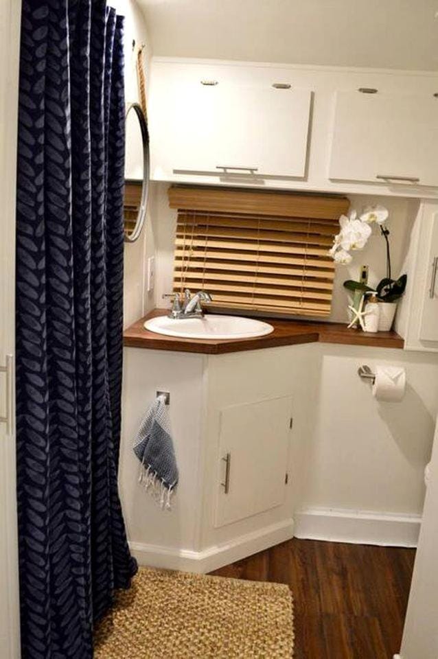 Delightful Glamping Vintage Trailer Rental near the Ocean, Waldport, Orego House in Oregon