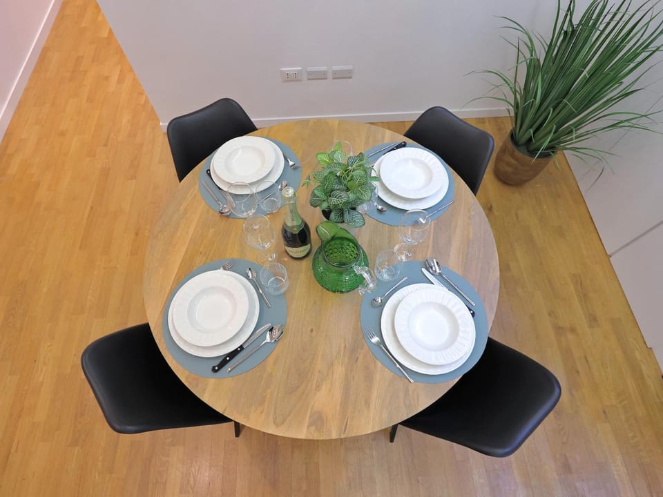 Seating area, Dining area