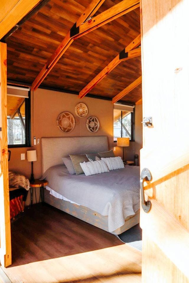 Cozy Lakefront Glamping Cabin with Private Patio near Austin, Texas Cabin in Bastrop