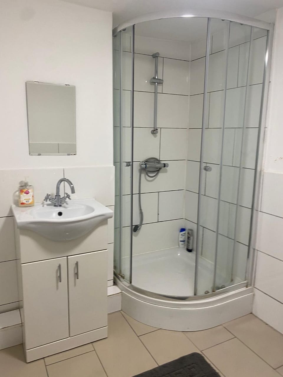 Vining Street 4 Bed Apartment Apartment in London