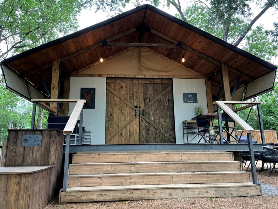 Rustic Lake Bastrop Cabin with Private Patio & Grill near Austin, Texas Cabin in Bastrop