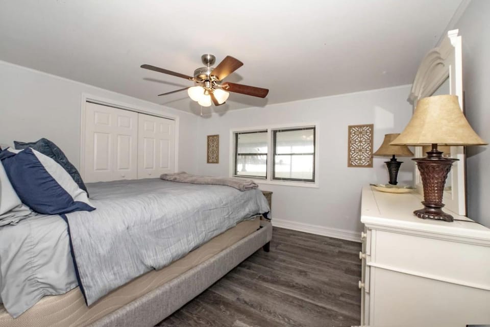 Big Family Paradise: Riverfront Getaway for a Relaxing Stay in Wakulla County, FL House in Florida