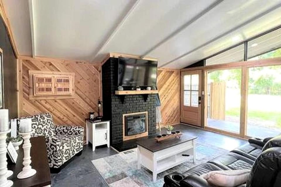 Newly Renovated Cabin Perfect for a Lake and Peaceful Retreat in Texas Cabin in Lake O the Pines