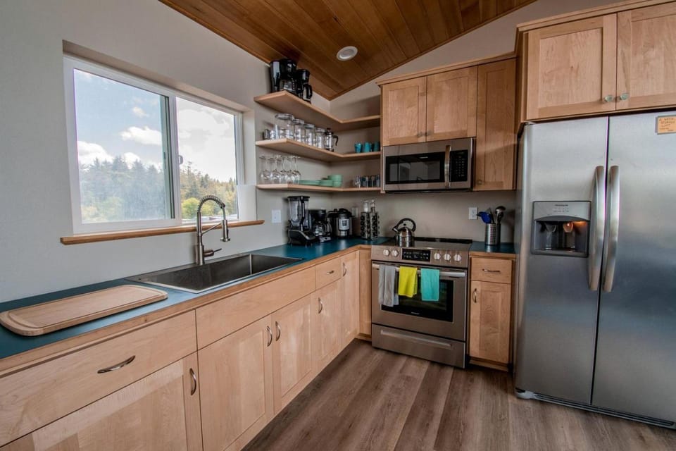 Family-Friendly Tiny House Getaway near Waldport, Oregon House in Oregon