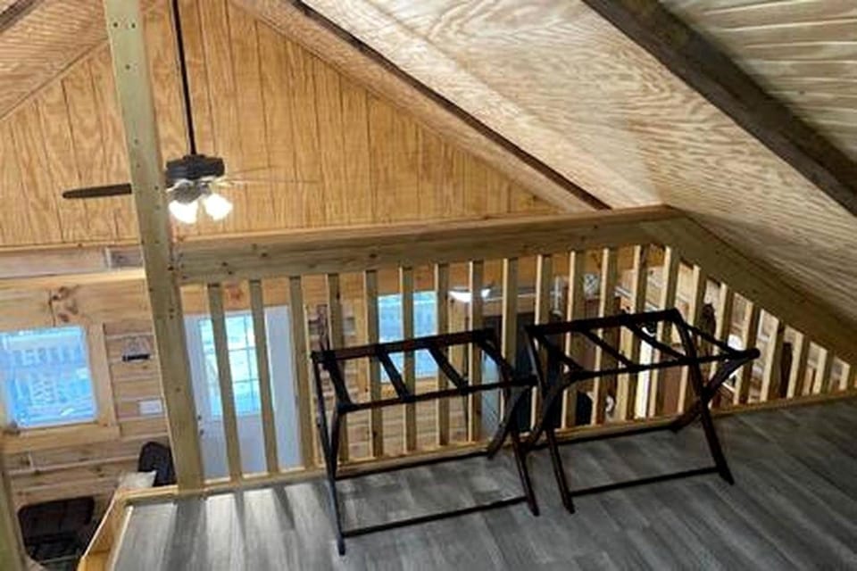 Quaint Cabin with Lofted Interior, Spa and BBQ in Indiana Cabin in Indiana
