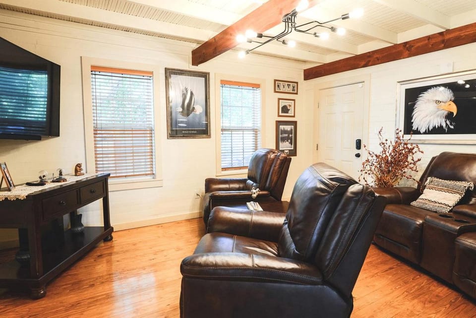 Riverside Zen and Pet-Friendly Escape Retreat in Bastrop, Texas House in Rio Grande