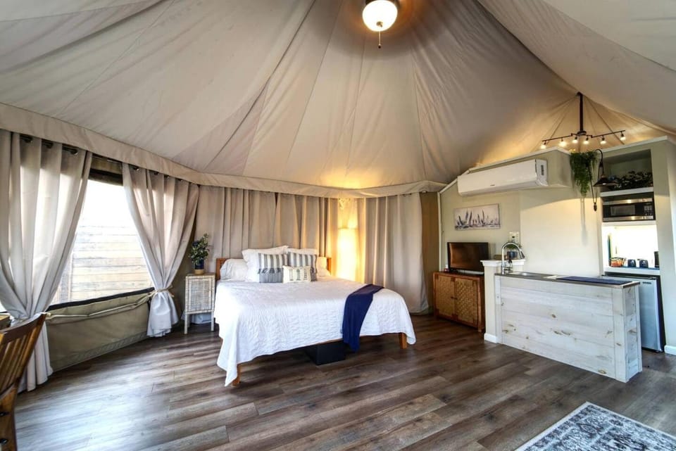 Romantic Hilltop Safari Glamping Tent with Lake Views near Lake Travis in Marble Falls, Texas Luxury tent in Lake Travis