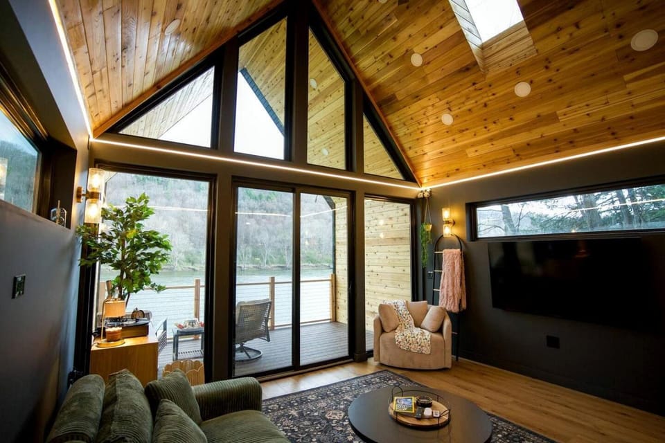 Riverfront, Modern A-Frame on the Allegheny River, Perfect for a Romantic Weekend to Unwind Chalet in Allegheny River