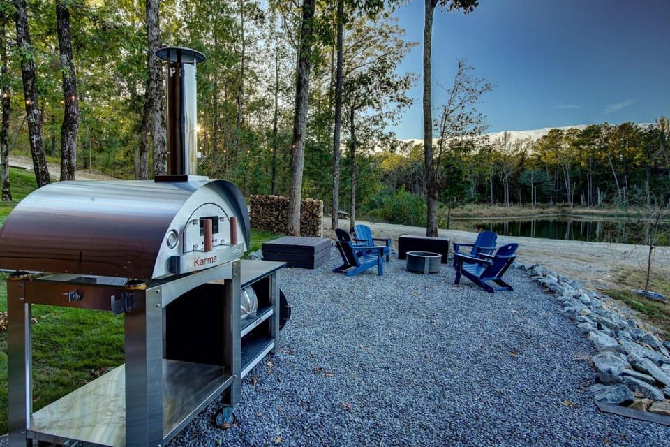 Hot Springs Retreat: Luxe Tented Cabin with Waterfront Views and Hot Tub Cabin in Rockwell