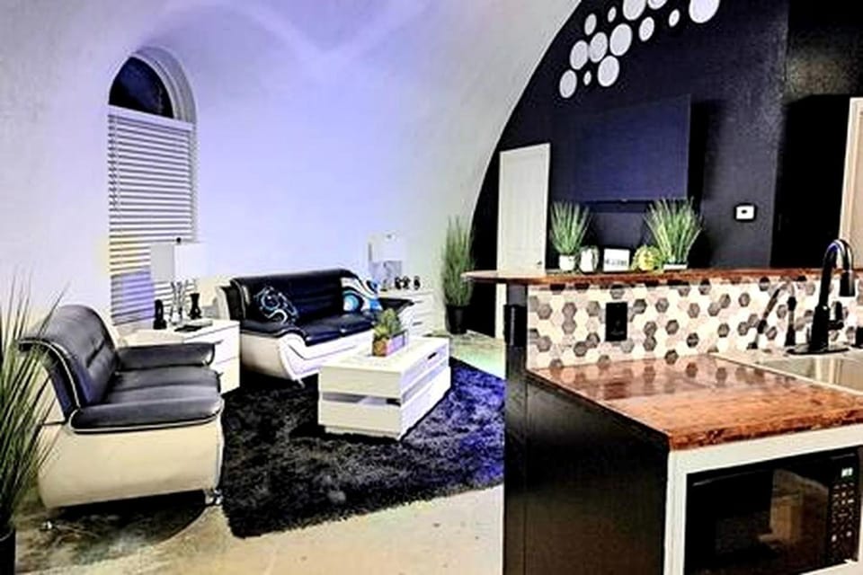 Fantastic Dome with Private Yard, Hot-Tub and Fire Pit in Texas Luxury tent in Texas