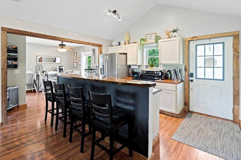 Dream Smoky Mountains Getaway: Amazing Pet-Friendly Cabin in Waynesville, North Carolina Cabin in Tennessee