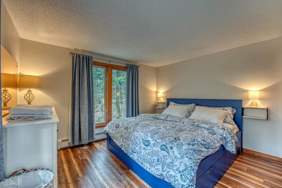Charming Cabin with Games Room in North Woodstock, New Hampshire, Ideal for Relaxing Getaways in Nature Cabin in Woodstock