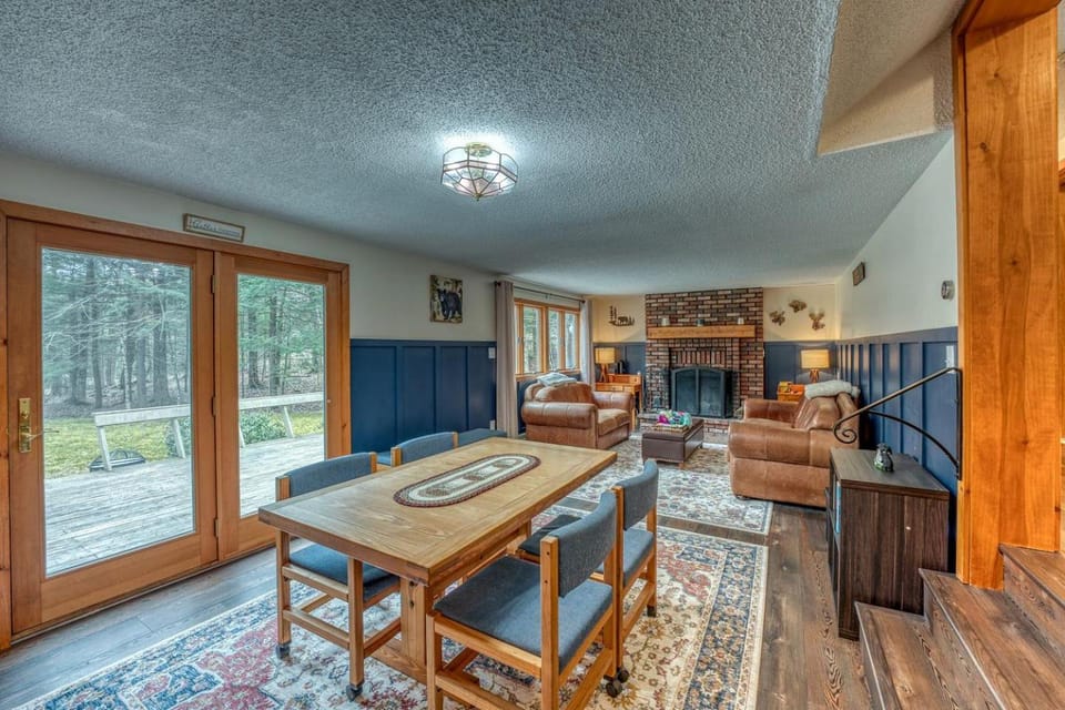 Charming Cabin with Games Room in North Woodstock, New Hampshire, Ideal for Relaxing Getaways in Nature Cabin in Woodstock