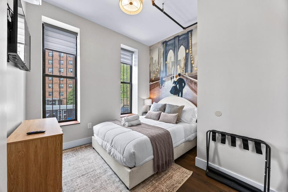 Bed, TV and multimedia, Photo of the whole room, Bedroom, towels