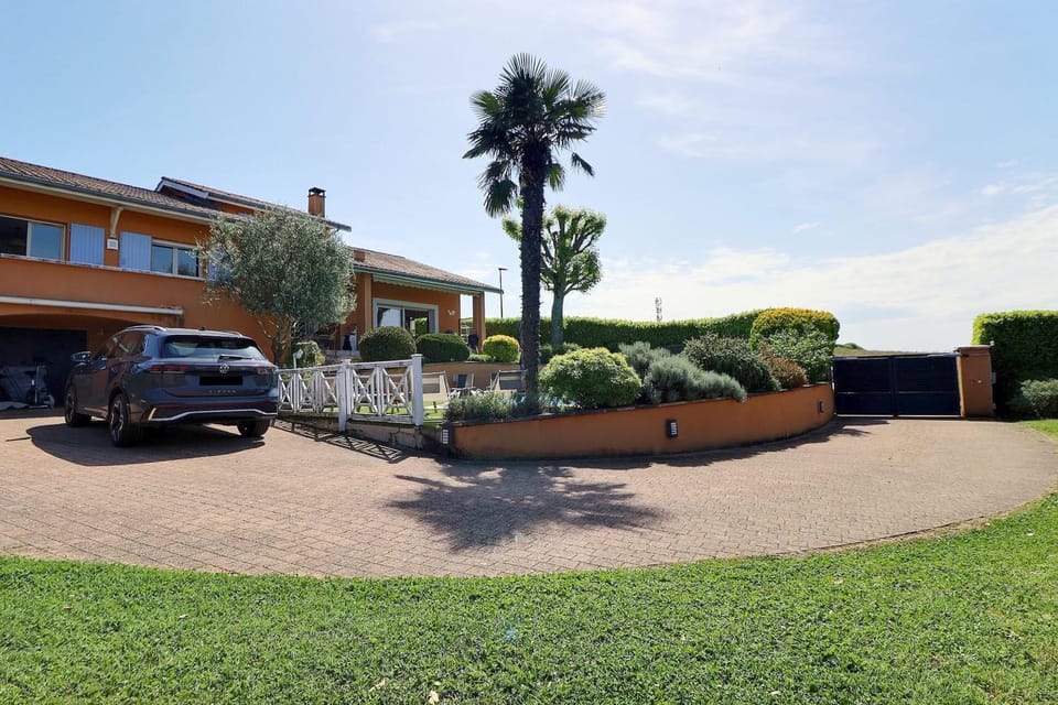 Villa Palmera Exceptional Home with Swimming Pool and Panoramic Views House in Auvergne-Rhône-Alpes