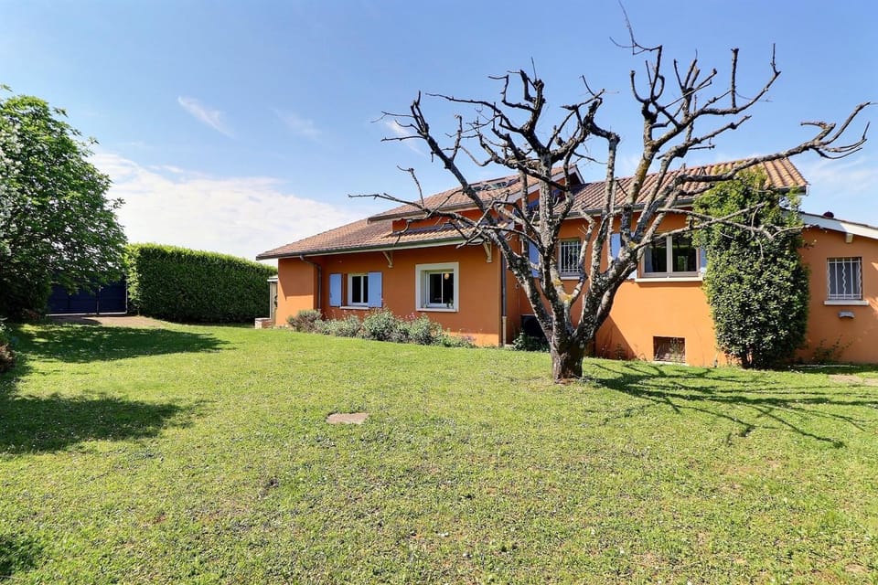 Villa Palmera Exceptional Home with Swimming Pool and Panoramic Views House in Auvergne-Rhône-Alpes