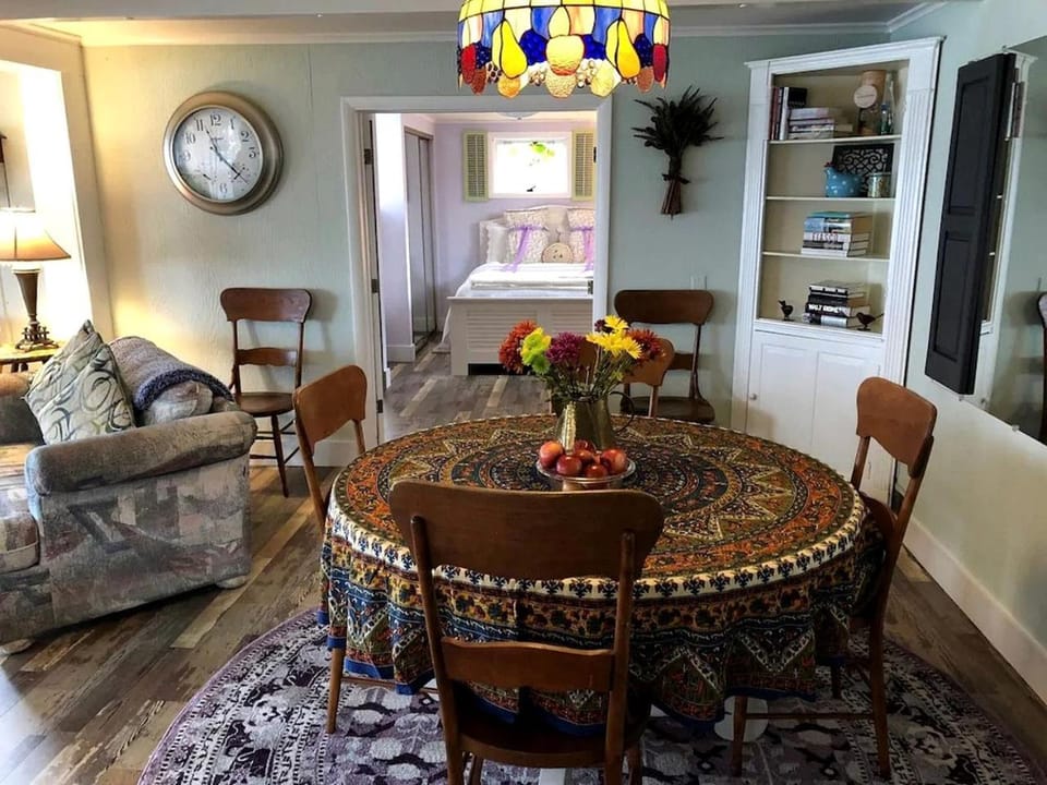 Charming Pet-Friendly Cottage Seconds from Lake near Rochester, New York House in Seneca Lake