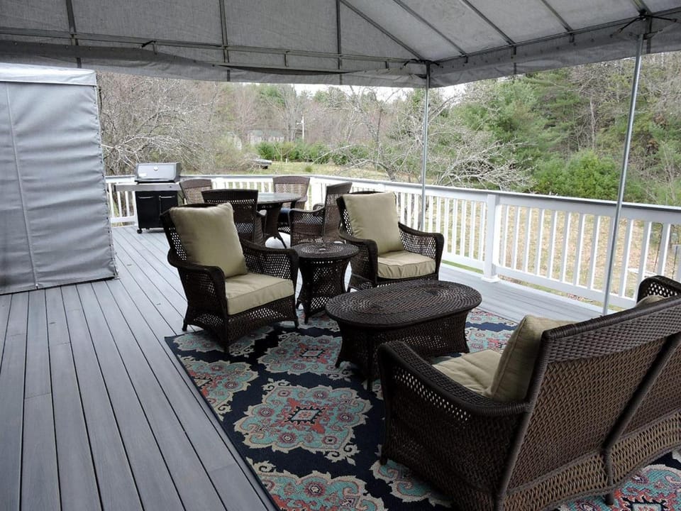 Cabin Retreat for Nature and City Exploration near Sebago Lake State Park, ME Cabin in Casco