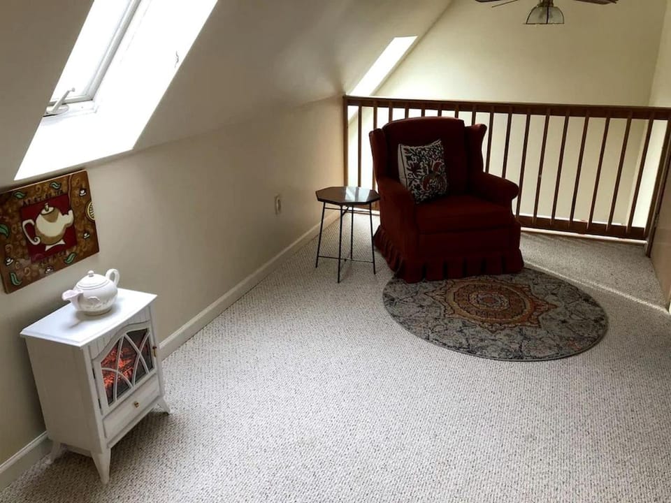 Stunning Cottage with Fire Pit and Access to Great Hiking Trails in Keuka Park, New York House in Keuka Lake
