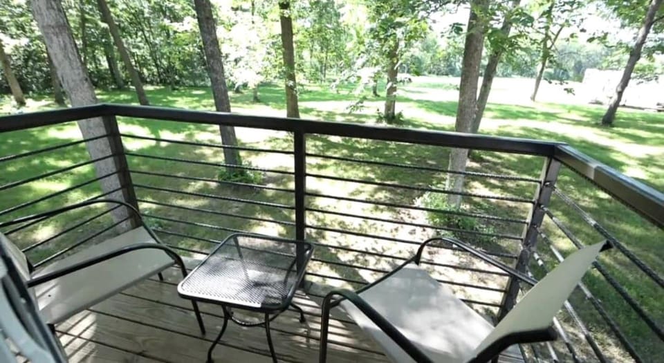 Charming Tiny House near Owensville, Missouri - Perfect for a Romantic Nature Escape House in Missouri