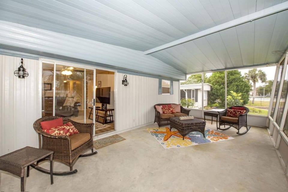 Serene Waterfront Getaway: Perfect Vacation Rental for Families in Wakulla County, FL House in Florida