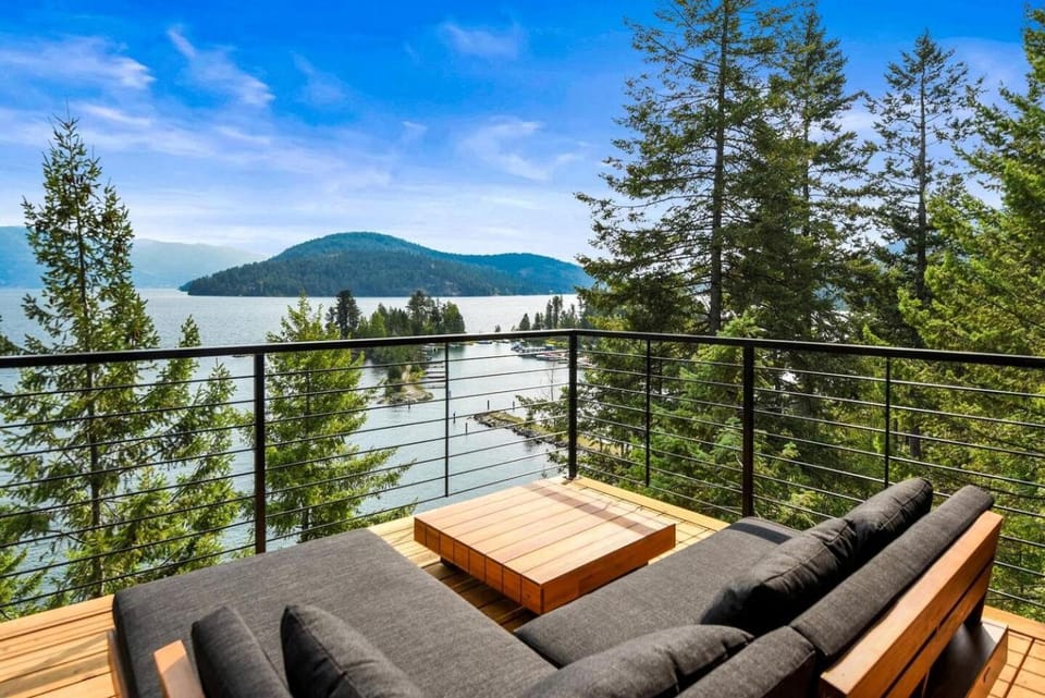 Stunning Designer Rental with Breathtaking Views for a Memorable Escape in Nature by Lake Pend Orielle in Idaho Apartment in Lake Pend Oreille