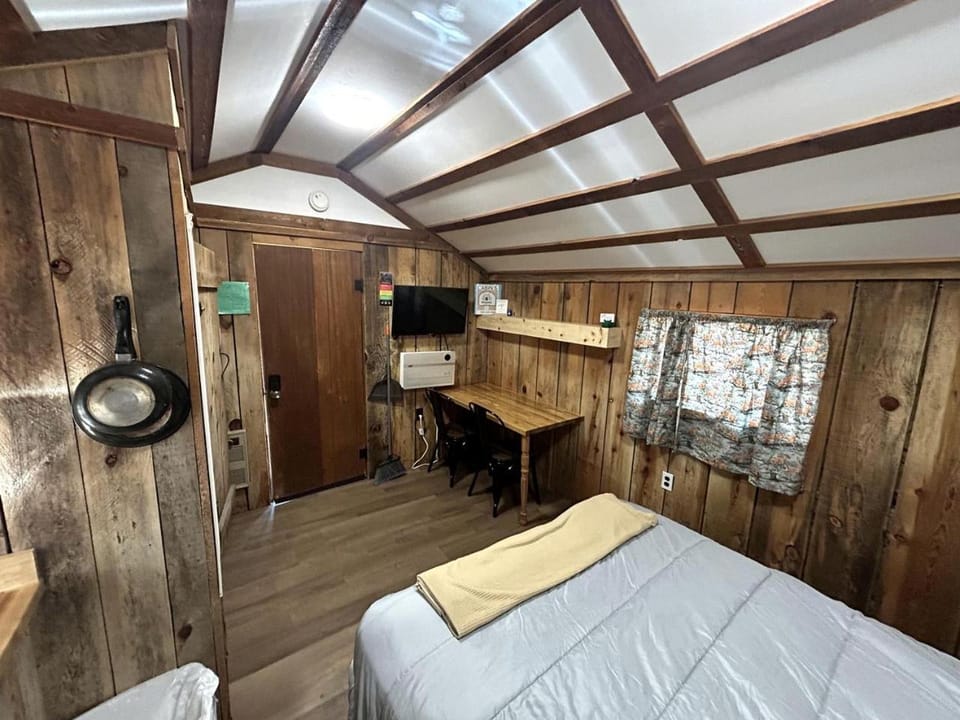 Cozy Studio Cabin in the Heart of Christopher Creek, Perfect for an Arizona Getaway in Nature Cabin in Gila County