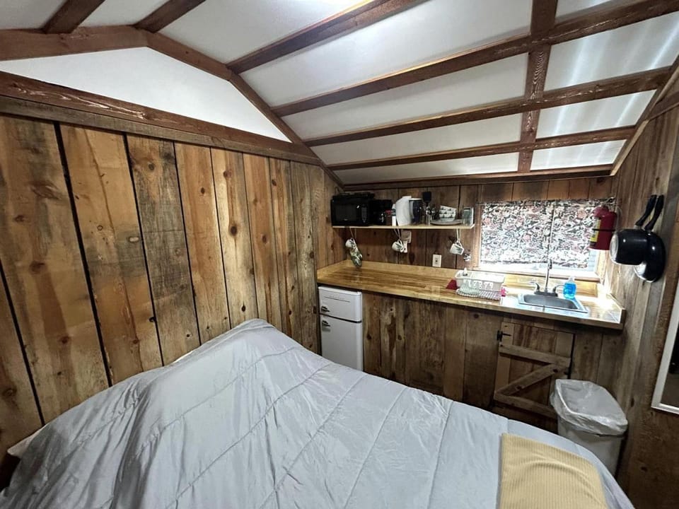 Cozy Studio Cabin in the Heart of Christopher Creek, Perfect for an Arizona Getaway in Nature Cabin in Gila County