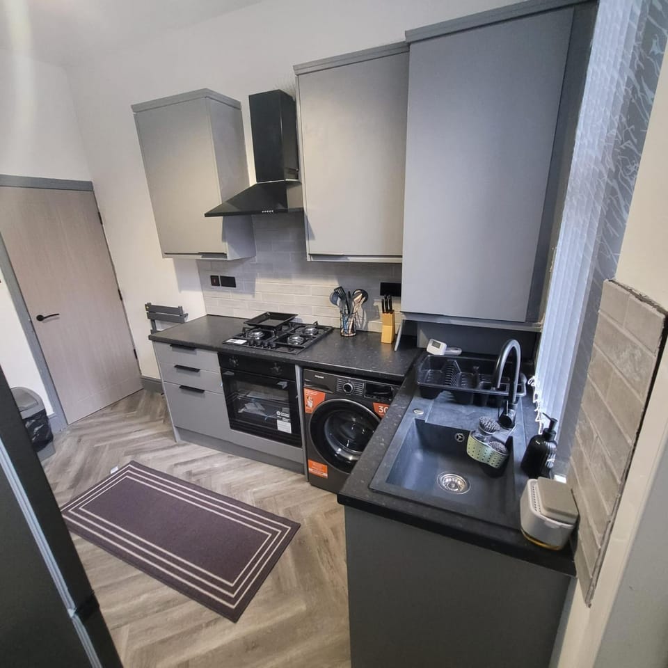 Kitchen or kitchenette, oven, stove